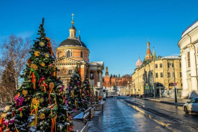 Berlin Christmas Magic: Enchanting Holiday Tour & Traditions - Brandenburg Gate