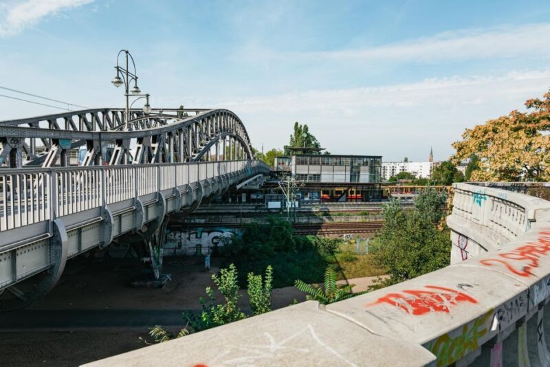 Berlin: Cold War Era History Guided Bike Tour - Key Points