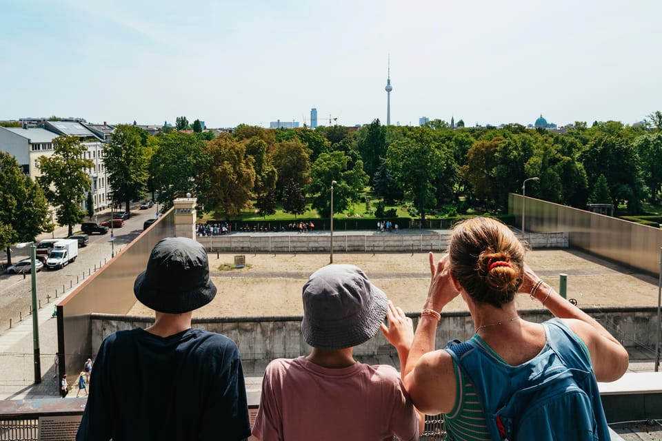 Berlin: Cold War Walking Tour on Berlin Wall Route - Exploring Berlin’s Cold War Through Its Wall Route: A Guide to the Best Walking Tour