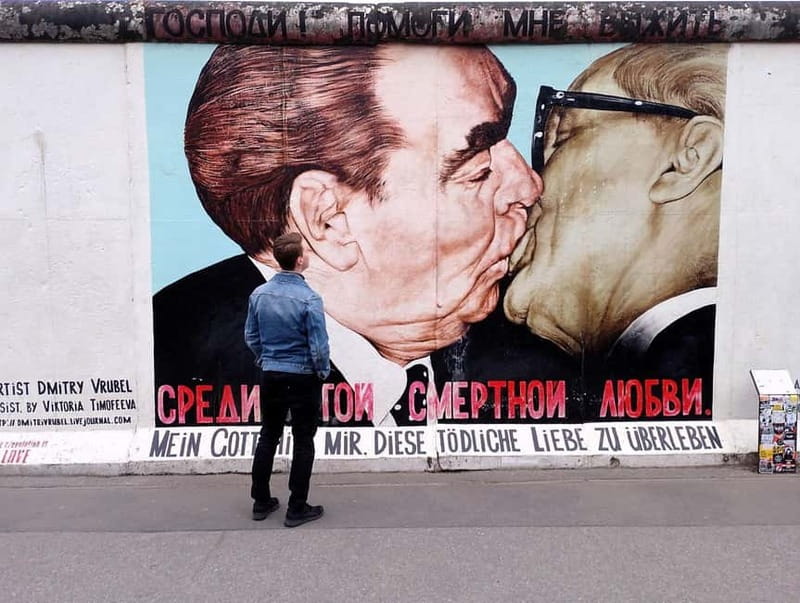 Berlin: East and West Wall Tour by Bike with a Guide - An In-Depth Look at the Berlin Bike Tour
