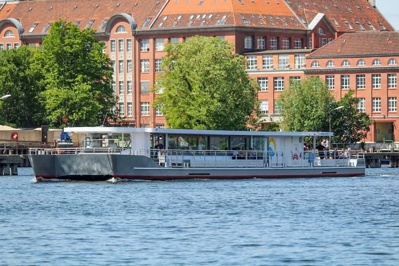 Berlin: East Side Gallery Spree Cruise in a Solar Catamaran - An Introduction to the Experience