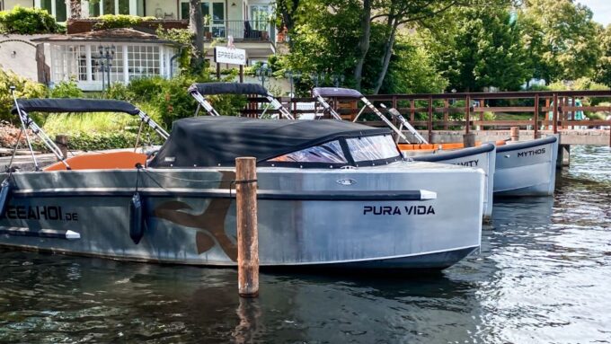 Berlin: Electric Boat Rental for Self-Driving 2 Hrs - Self-Driving Boats