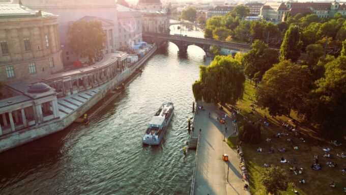 Berlin: Evening Sightseeing River Cruise on the Spree - Cruise Pricing and Availability