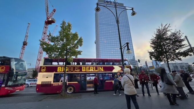 Berlin: Evening Sightseeing Tour by Bus With Live Commentary - Tips for Enjoying the Tour