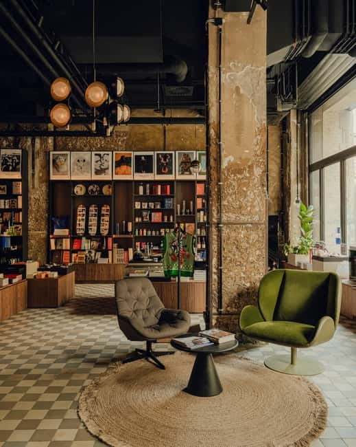 Berlin: Fotografiska Entry plus Guided Tour (English) - Visiting with Family or Pets