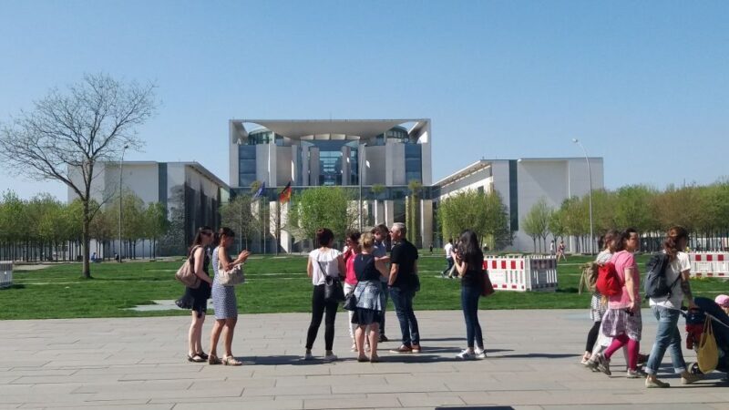 Berlin: Government District around the Reichstag Guided Tour - Key Points