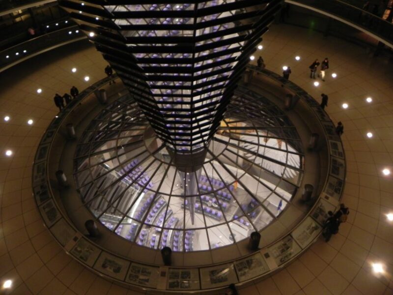 Berlin: Government District Tour and Reichstag Dome Visit - Key Points