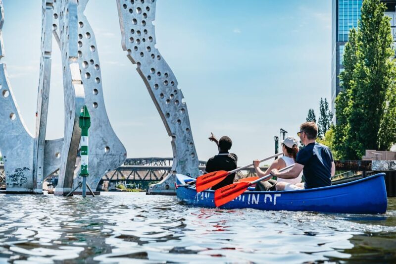 Berlin: Guided Tour by Canoe - Discover Berlin from a Unique Perspective with a Guided Canoe Tour
