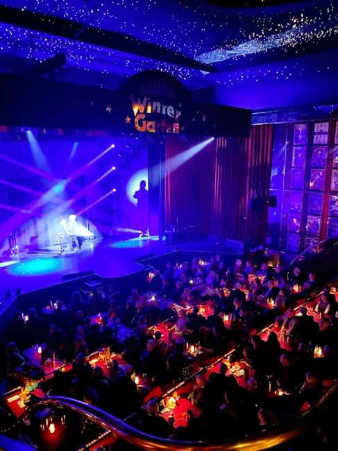 Berlin: Highlight Show "FLYING LIGHTS" - Variety Show - Who Should Consider This Experience?
