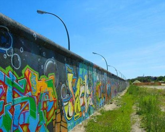 Berlin Highlights Small-Group Bike Tour - Key Points
