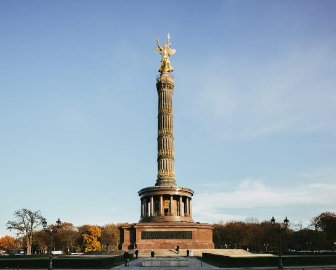 Berlin Highlights Walking Tour: Reichstag to Potsdamer Platz - Meeting Point and Accessibility