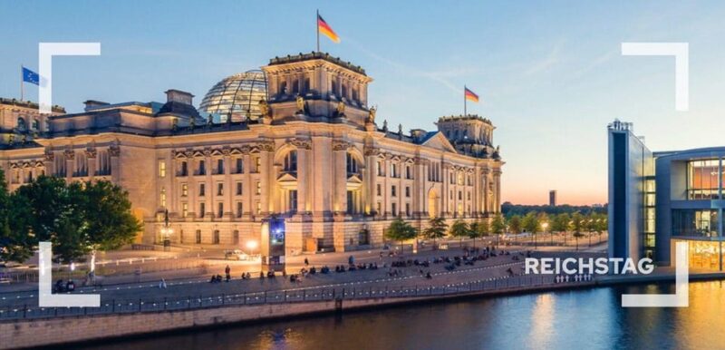 Berlin: Historic Boat Sightseeing City Center Tour - Cruise Experience