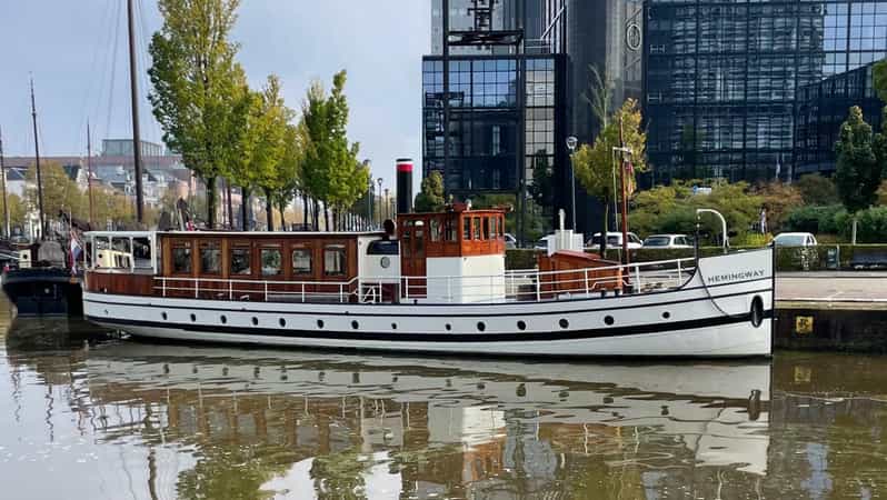 Berlin: Historic Boat Sightseeing City Center Tour - Itinerary Highlights