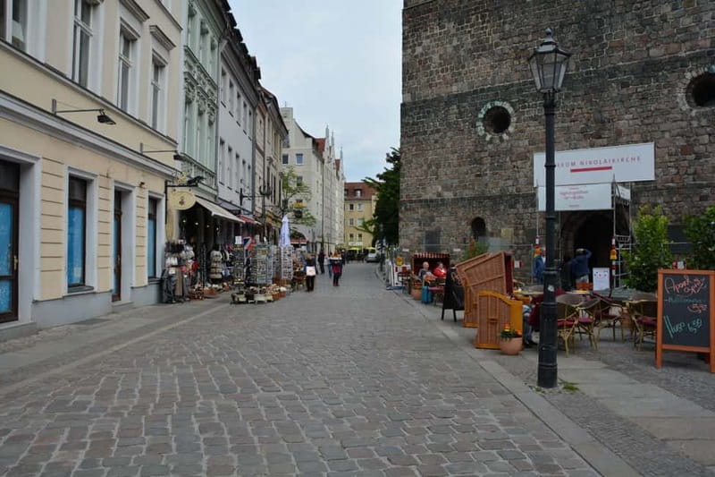 Berlin: Historic Center Walking Tour with a Real Berliner - Starting Point and First Impressions