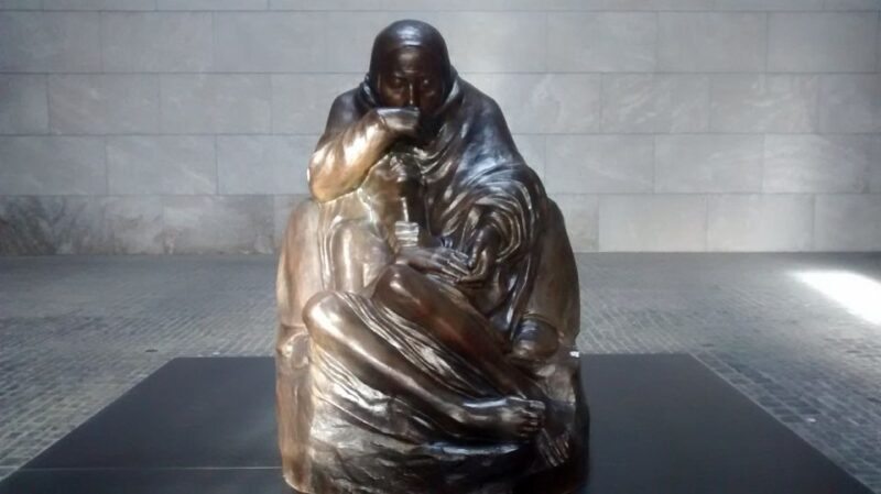 Berlin Historical Highlights Walking Tour - Accessibility Features