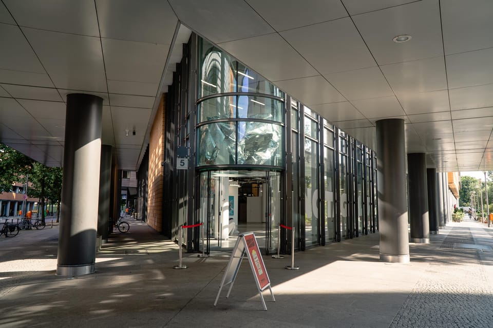 Berlin: Notagallery - Modern Art Gallery Tour - An In-Depth Look at the Experience
