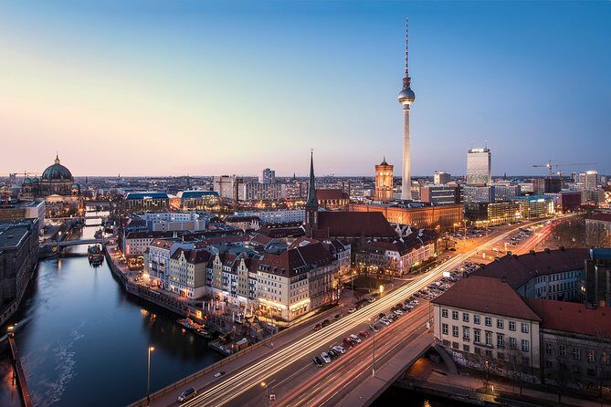 Berlin Photography Masterclass - Private Photography Lesson - What to Expect from the Berlin Night Photography Tour