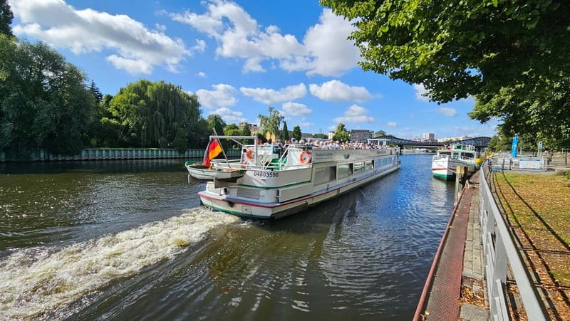 Berlin: Potsdam-Rundfahrt über die Unterhavel mit Guide - An In-Depth Look at the Experience