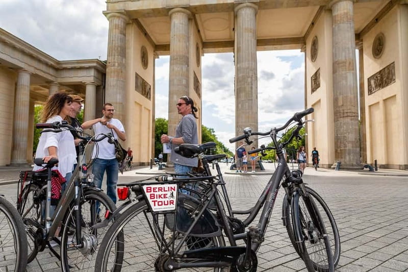 Berlin: private Bike Tour Through City Center - Key Points