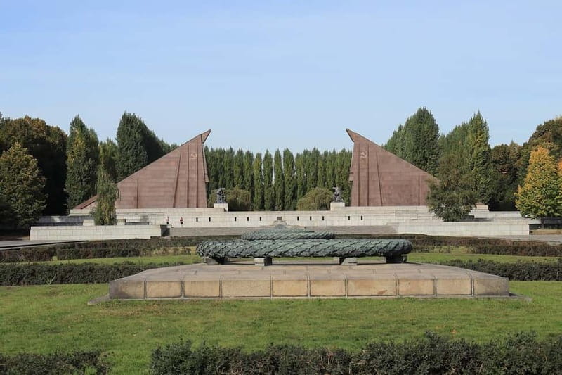 Berlin: Private Half Day Sightseeing Ride with a Local - Key Points