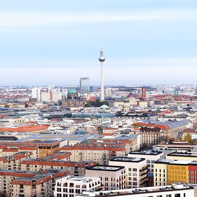 Berlin: Private Minivan Transfer With Driver and Guide - Customizable Options