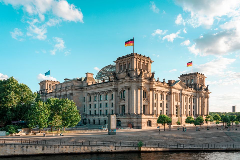 Berlin: Private Reichstag and Glass Dome Tour - An In-Depth Look at the Journey