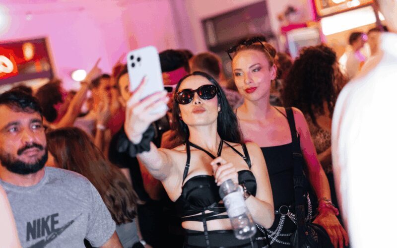 Berlin: Pub Crawl with Shots and VIP Club Entry - What Makes This Tour Stand Out?  
