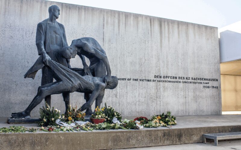 Berlin: Sachsenhausen Concentration Camp Museum Tour - Guided Tour: The Heart of the Experience