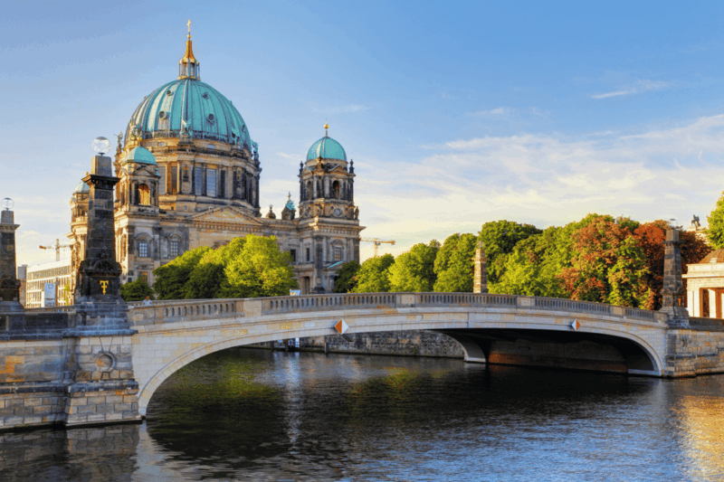 Berlin: Self-Guided Walking Tour Second World War & Cold War - Key Points
