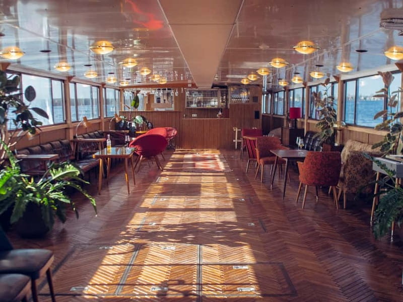 Berlin: Sightseeing Cruise from Berlin Main Station - The Experience Onboard