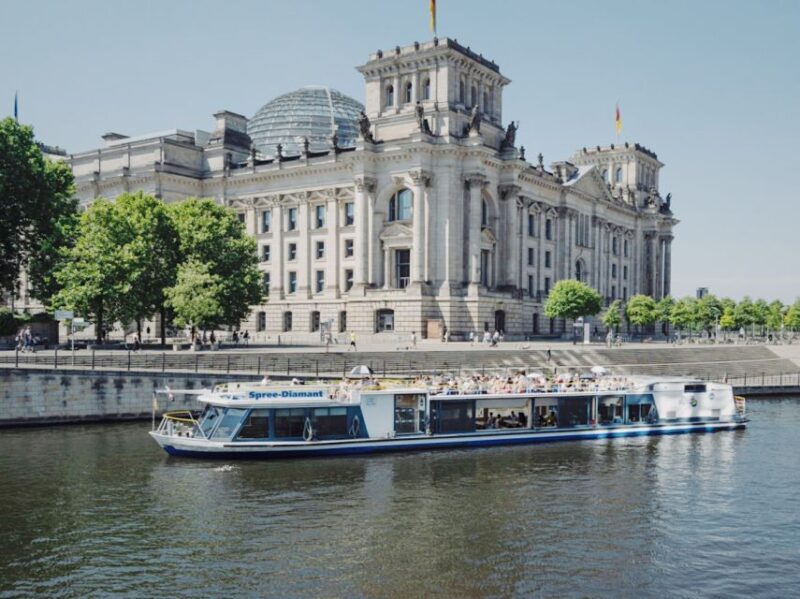 Berlin: Sightseeing Cruise from Berlin Main Station - Timing and Practicalities