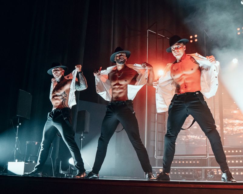 Berlin: SIXX PAXX Theater Show - Key Points