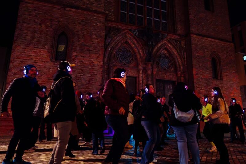 Berlin: Walk and Dance Silent Disco Tour with 80s / 90s - An Unconventional Way to Experience Berlin
