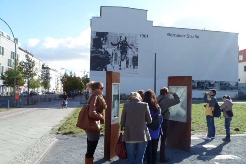 Berlin Wall: Small Group Guided Tour - Key Points