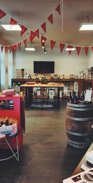 Berlin: Wine on Canvas - Paint Workshop and Wine Tasting - An Authentic, Fun Blend of Art and Wine