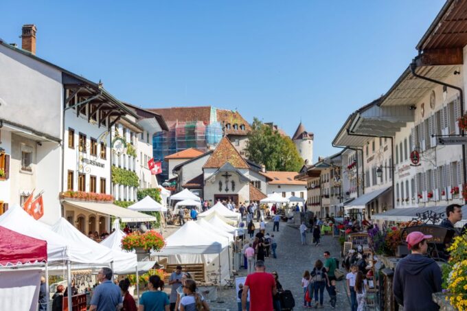 Bern: Gruyères Cheese and Cailler Chocolate Tasting Tour - Gruyères Castle and Old Town