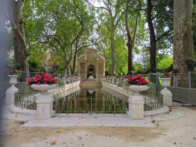 Best Bits of Paris: 40 Favourites Walking Tour 5 Hours - Ask Away