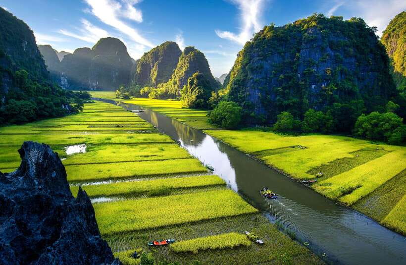 Best Ninh Binh Day Tour: Tam Coc - Hoa Lu - Lunch & Cycling - Overview of the Best Ninh Binh Day Tour