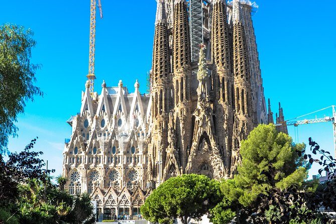 Best of Barcelona and Sagrada Familia Tour with Priority Access - Key Points
