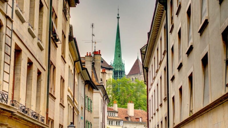 Best of Geneva: Private Walking Tour With a Local - Exploring Iconic Neighborhoods