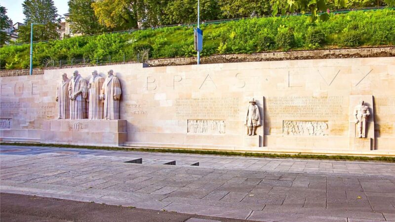 Best of Geneva: Private Walking Tour With a Local - Discovering Hidden Gems