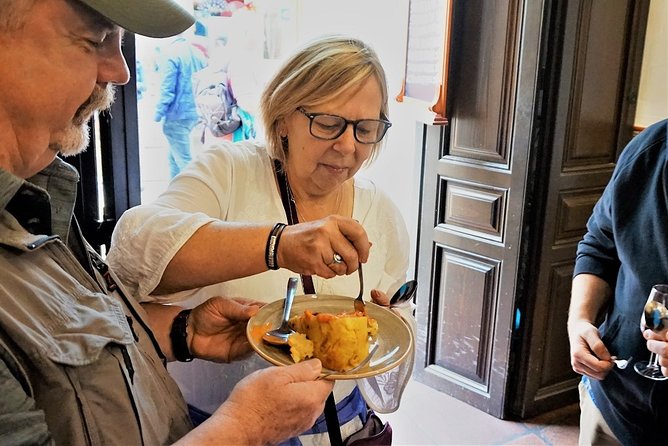 BEST OF Granada: Flamenco, Tapas and Wine Tour - Conveniently Located Meeting Point