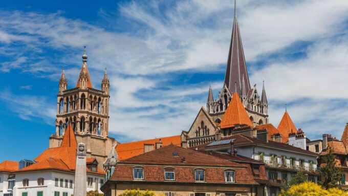 Best of Lausanne: Private Walking Tour With a Local - Explore the Charming Old Town and Lakeside Scenery