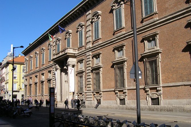 Best of Milan Audio Tour: From the Gorgeous Duomo to Castello Sforzesco - Navigating the Scenic Galleria