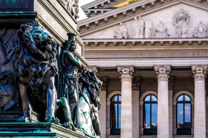 Best of Munich 1-Day Private Tour With Tickets and Transport - Guided History and Culture