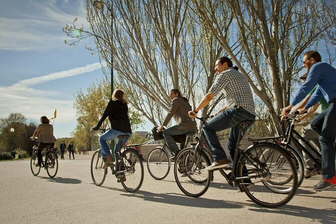 Best of Paris by Bike With a Local | Travel Buddies