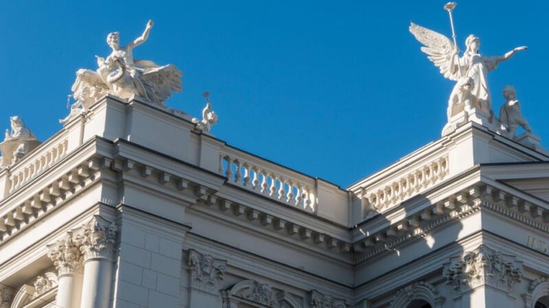 Best of Zurich: Private Walking Tour With a Local - Experiencing Zurichs Vibrant Culture and Vibe