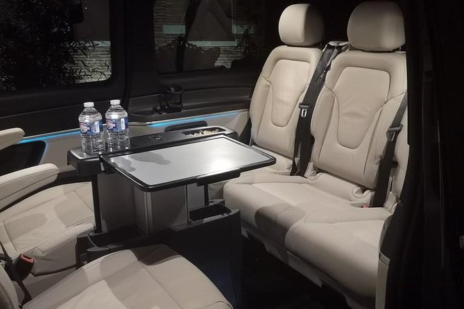 Best Private Airports Transfers - Luxury Minivan Service - Luxury Minivan Features