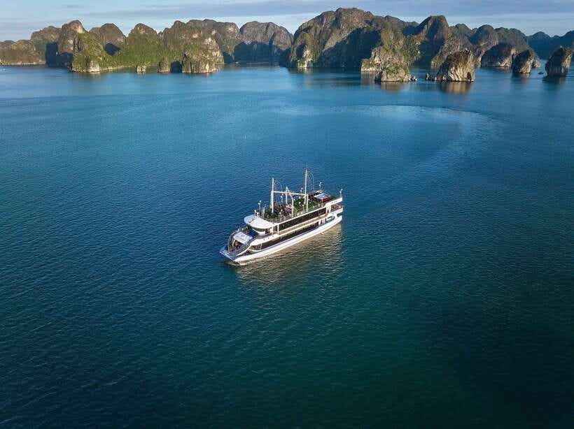 Best Seller New 5-Star Halong Bay Cruise Jacuzzi & Buffet - Overview of the Halong Bay Cruise Experience
