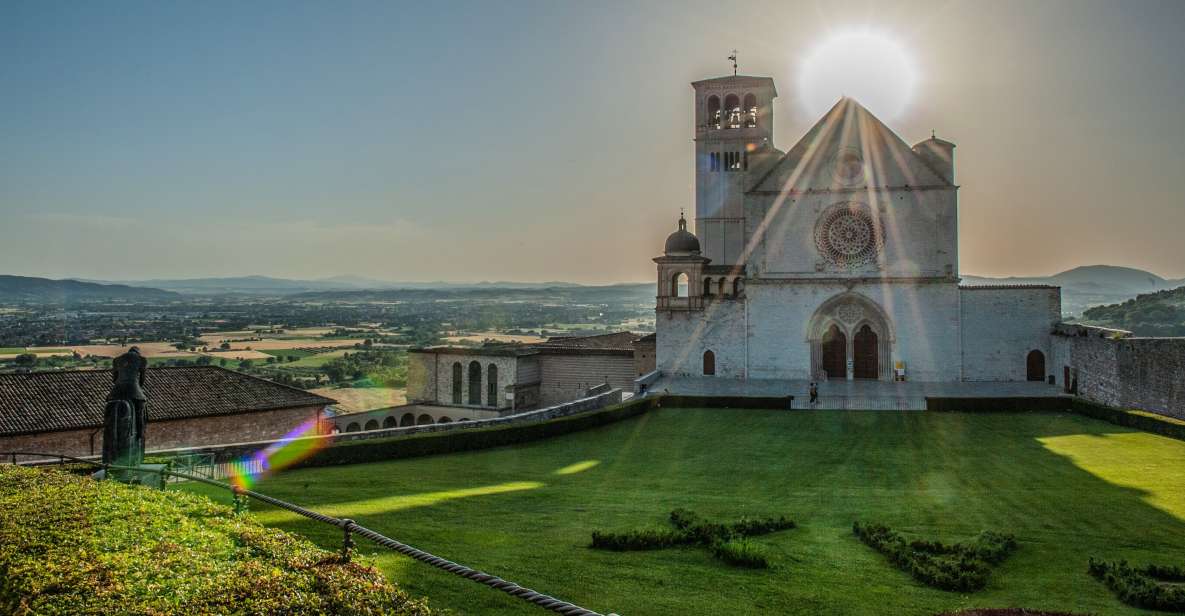 Best Tour of Assisi: 3-Hours Private Tour Including Basilica - Discovering Piazza Del Comune